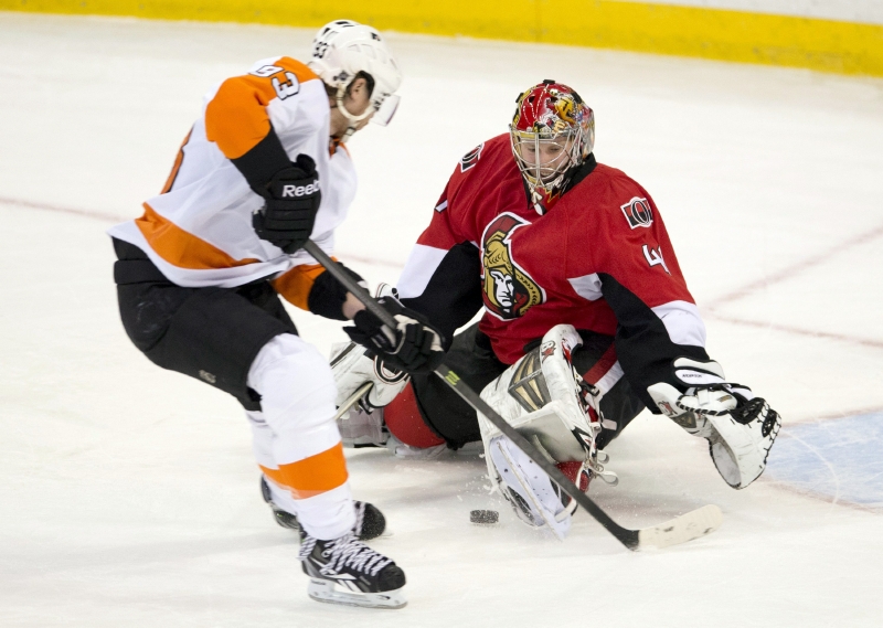 Jakub Voráček (vlevo) pomohl své Philadelphii k výhře.