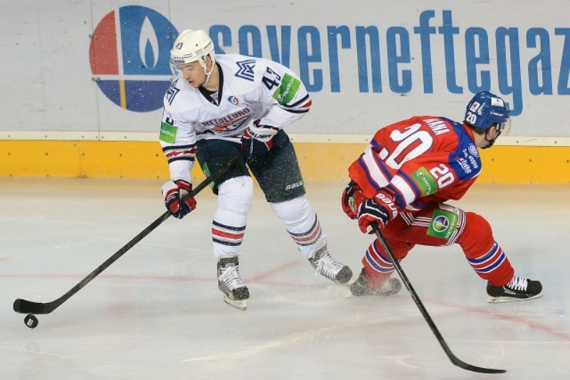 Nejproduktivnější Čech v KHL Jan KOvaář (vlevo). Nejproduktivnější Čech v KHL Jan KOvaář (vlevo).