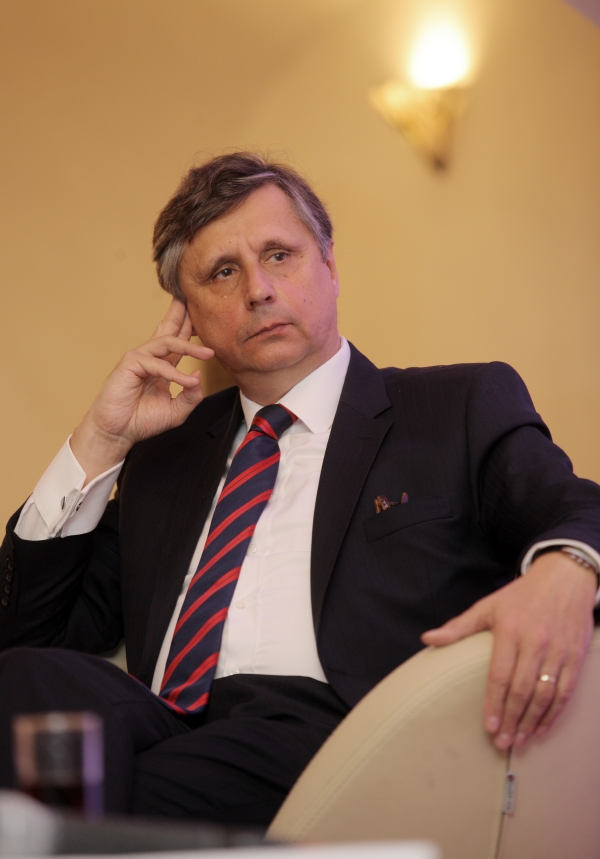Jan Fischer zastává v současné vládě post ministra financí. Jan Fischer zastává v současné vládě post ministra financí.