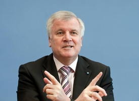 Šéf CSU Horst Seehofer nechce v eurozóně země nesplňující maastrichtská kritéria.