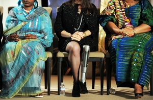 Protéza známé turecké poslankyně Savak Paveyové. Mimo jiné obdržela mezinárodní cenu International Women of Courage Award.