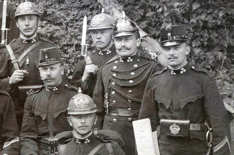 Četníci ze stanice Bílovice nad Svitavou ze sbírky Josefa Šlesingera.