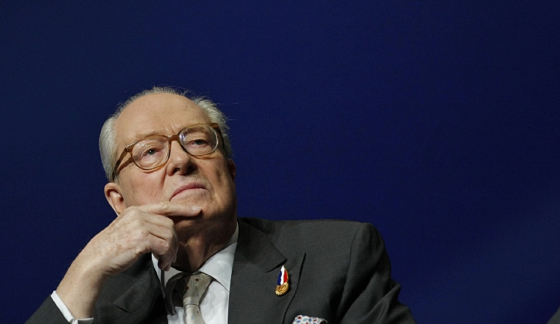 Jean-Marie Le Pen už byl v minulosti několikrát odsouzen za některé své rasistické, profašistické a antisemitské projevy. Jean-Marie Le Pen už byl v minulosti několikrát odsouzen za některé své rasistické, profašistické a antisemitské projevy.