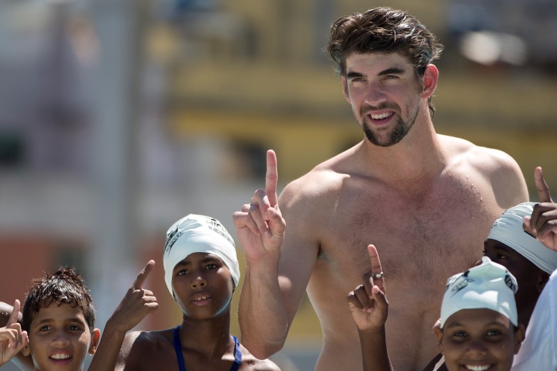 Nejúspěšnější olympionik v historii Michael Phelps vyslal do světa zatím nejsilnější znamení, že to s návratem k plavání může myslet vážně. Nejúspěšnější olympionik v historii Michael Phelps vyslal do světa zatím nejsilnější znamení, že to s návratem k plavání může myslet vážně.