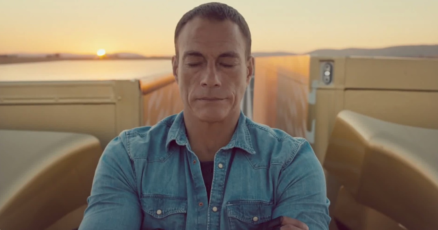 Jean-Claude Van Damme v reklamě na Volvo.