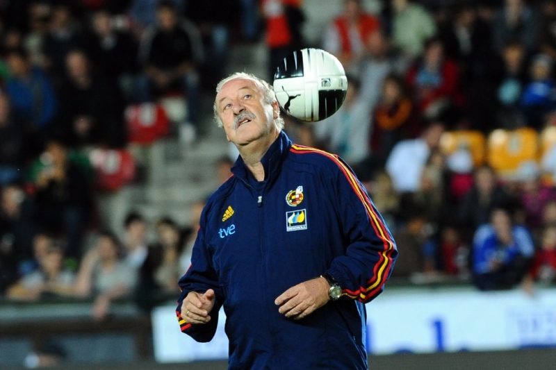 Trenér Vicente del Bosque prodloužil o dva roky smlouvu se španělským svazem a úřadující fotbalové mistry světa i Evropy tak povede až do roku 2016. Trenér Vicente del Bosque prodloužil o dva roky smlouvu se španělským svazem a úřadující fotbalové mistry světa i Evropy tak povede až do roku 2016.