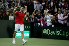 Srbská modla Novak Djokovič se možná také zapojí do sobotního deblu.