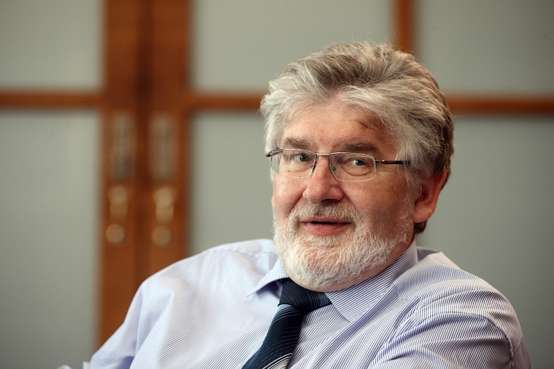Ministr zdravotnictví Martin Holcát odřekl účast na sjezdu České lékařské komory. Ministr zdravotnictví Martin Holcát odřekl účast na sjezdu České lékařské komory.
