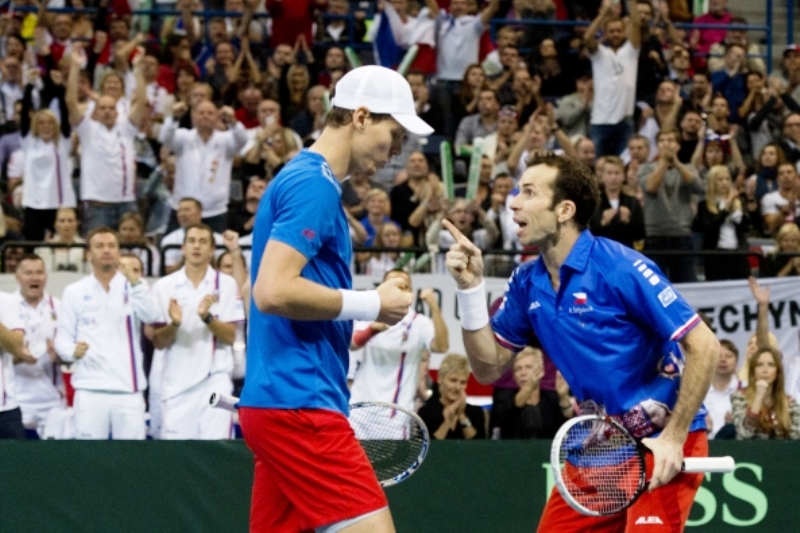 Český deblový pár Radek Štěpánek (vpravo) a Tomáš Berdych.