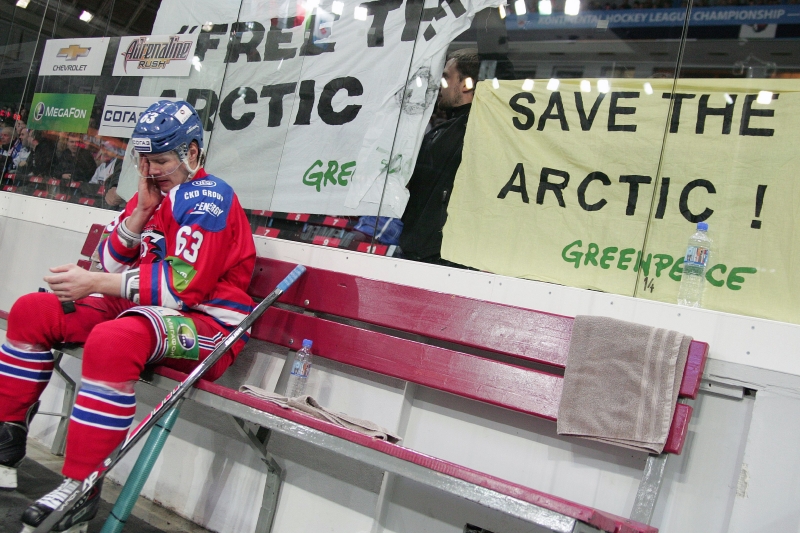 Utkání Lva s Omskem narušily protesty Greenpeace.