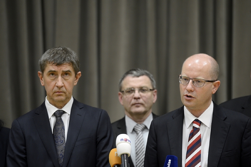 Povolební vyjednávání dvou nejsilnějších stran stále probíhají. Zleva: Předseda hnutí ANO Andrej Babiš, místopředseda ČSSD Lubomír Zaorálek a předseda strany Bohuslav Sobotka.