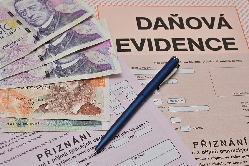 Celosvětově stráví firmy v průměru daňovými záležitostmi 268 hodin ročně, tedy o jednu hodinu více než před rokem (ilustrační foto).