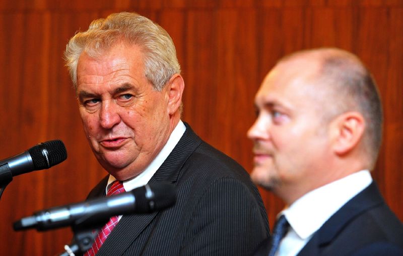 Miloš Zeman s "pučistou" Michalem Haškem. Miloš Zeman s "pučistou" Michalem Haškem.