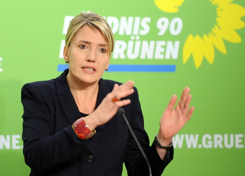 Peterová, šéfka Zelných, se na rozdíl od některých stranických kolegů do náruče CDU/CSU už nehrne. Peterová, šéfka Zelných, se na rozdíl od některých stranických kolegů do náruče CDU/CSU už nehrne.