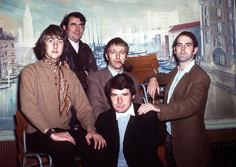Monty Pythoni: (zleva) Eric Idle, Terry Jones, Graham Chapman, John Cleese a Michael Palin.