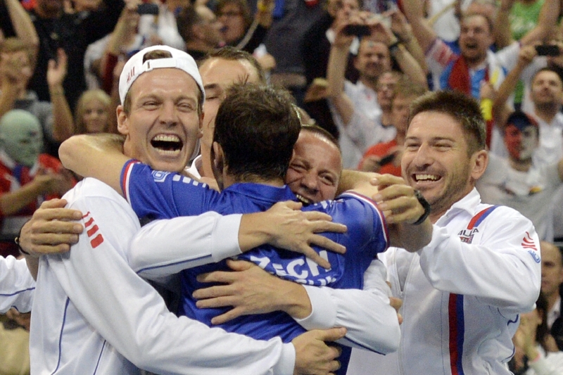 Český tým po nedělním triumfu v Davis Cupu.