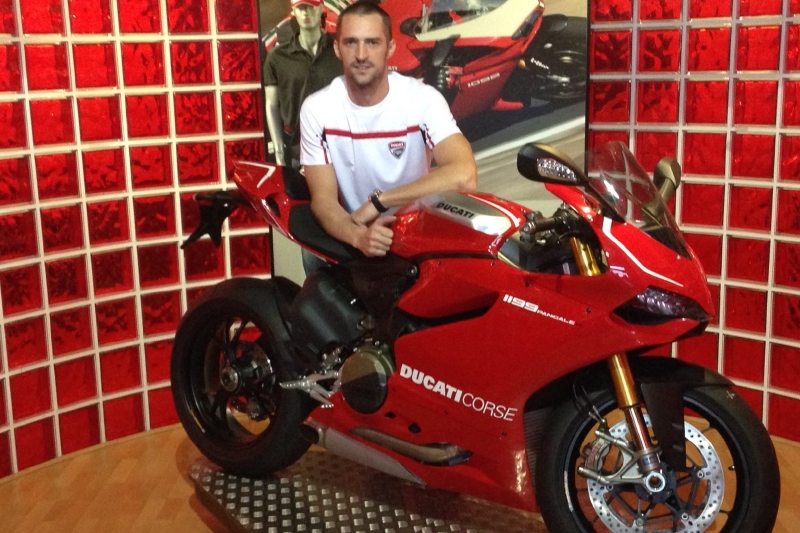 Jakub Smrž s novým strojem ducati.