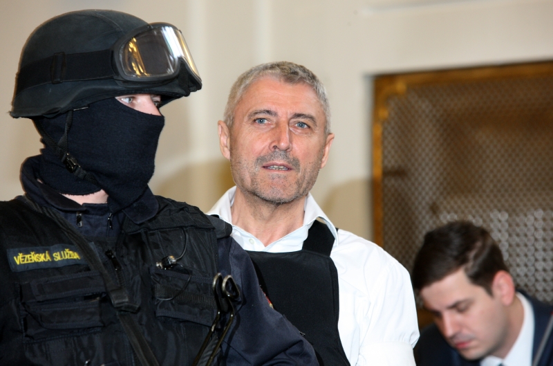 Bohumír Ďuričko zabíjel na křtu Paroubkovy knihy. Bohumír Ďuričko zabíjel na křtu Paroubkovy knihy.