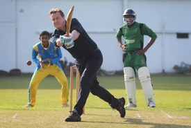 David Cameron si na Srí Lance zahrál kriket a naštval prezidenta.