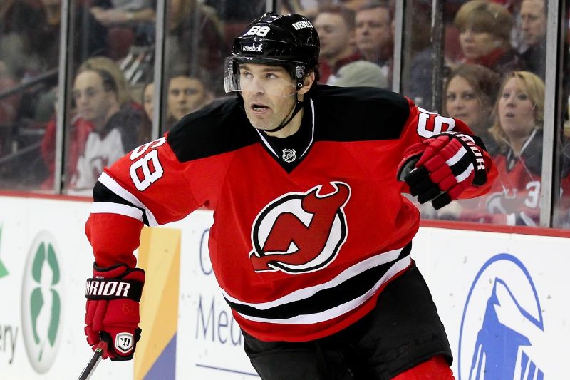 Zejména díky Jaromíru Jágrovi, Patriku Eliášovi a Marku Židlickému zvítězili hokejisté New Jersey ve středečním utkání NHL na ledě Anaheimu 4:3 v prodloužení. Zejména díky Jaromíru Jágrovi, Patriku Eliášovi a Marku Židlickému zvítězili hokejisté New Jersey ve středečním utkání NHL na ledě Anaheimu 4:3 v prodloužení.