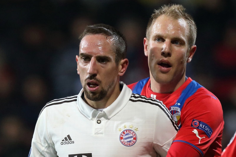 Franck Ribéry (vlevo) bude chybět v Bayernu ve šlágru proti Borussii Dortmund. Franck Ribéry (vlevo) bude chybět v Bayernu ve šlágru proti Borussii Dortmund.