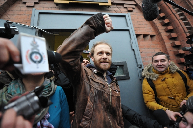 Vězení opuští fotograf Denis Sinjakov.
