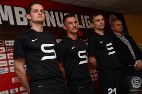 Nová kolekce sparťanských retro dresů připravena na utkání s Mladou Boleslaví.