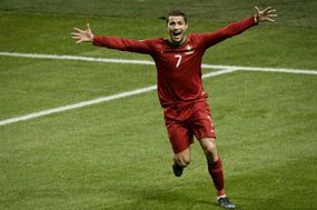 Portugalský záložník Cristiano Ronaldo.