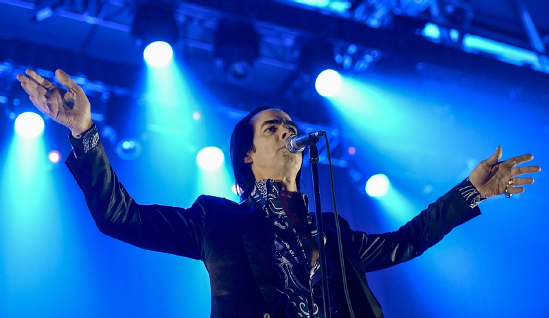 Nick Cave je na českých podiích častým hostem.
