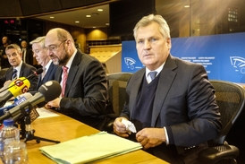 Polský prezident (vpravo) a šéf Evropského parlamentu (uprostřed). Varšava má na sbližování s Ukrajinou velký zájem.
