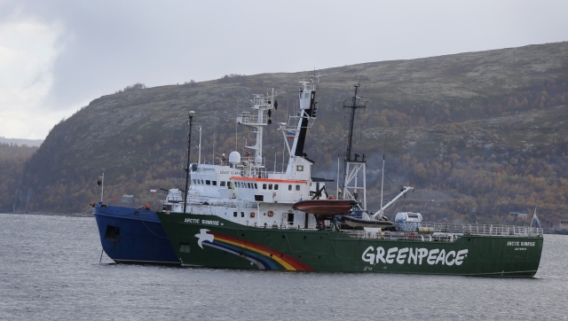 Mezinárodní soud pro mořské právo v Hamburku nařídil Rusku propustit zadržovanou loď Greenpeace Arctic Sunrise. Mezinárodní soud pro mořské právo v Hamburku nařídil Rusku propustit zadržovanou loď Greenpeace Arctic Sunrise.