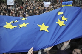 Protestující Ukrajinci vyjadřují zklamání z kroků prezidenta Junukovyče.