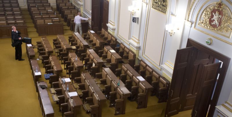 Poslanecká sněmovna byla od rozpuštění prázdná. Poslanecká sněmovna byla od rozpuštění prázdná.
