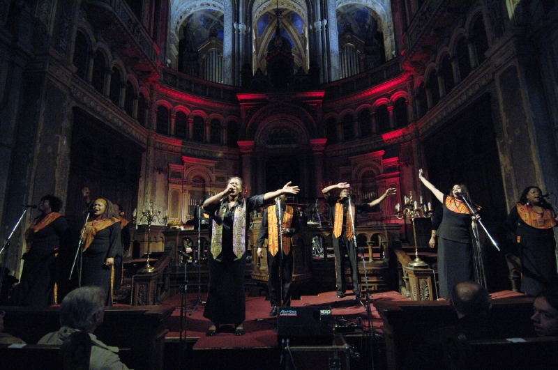 Harlem Gospel Choir je jeden z nejslavnějších gospelových souborů na světě. Harlem Gospel Choir je jeden z nejslavnějších gospelových souborů na světě.