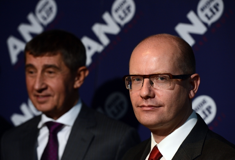 Předseda ČSSD Bohuslav Sobotka a předseda hnutí ANO Andrej Babiš (vlevo). Předseda ČSSD Bohuslav Sobotka a předseda hnutí ANO Andrej Babiš (vlevo).
