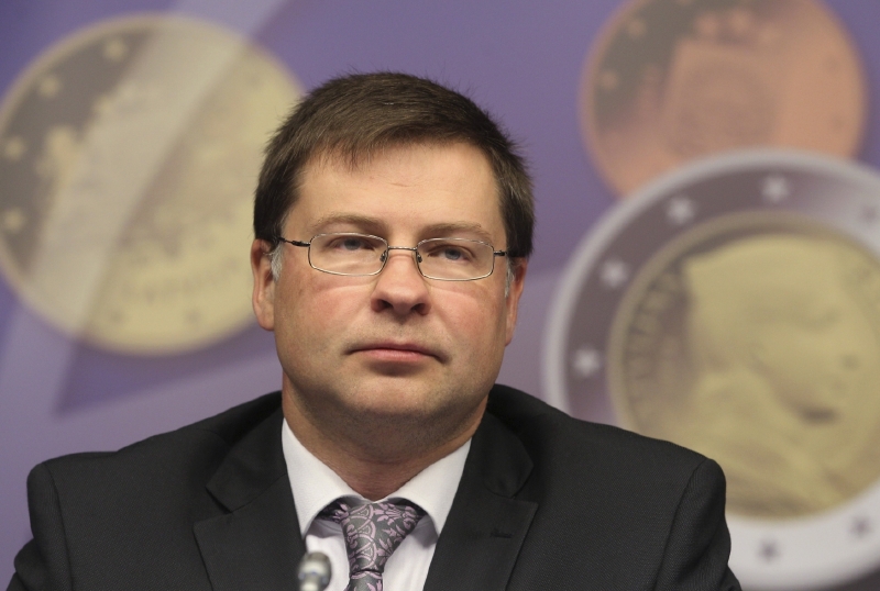 Premiér Dombrovskis složil funkci.