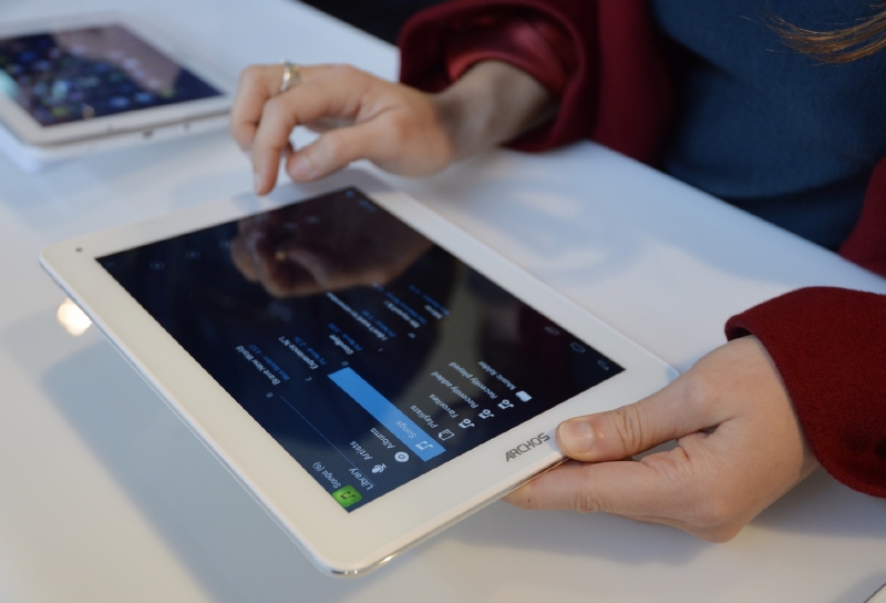 Žáci základních škol na Praze 6 dostali tablety. Snad jim ulehčí vstřebávání vědomostí. Žáci základních škol na Praze 6 dostali tablety. Snad jim ulehčí vstřebávání vědomostí.