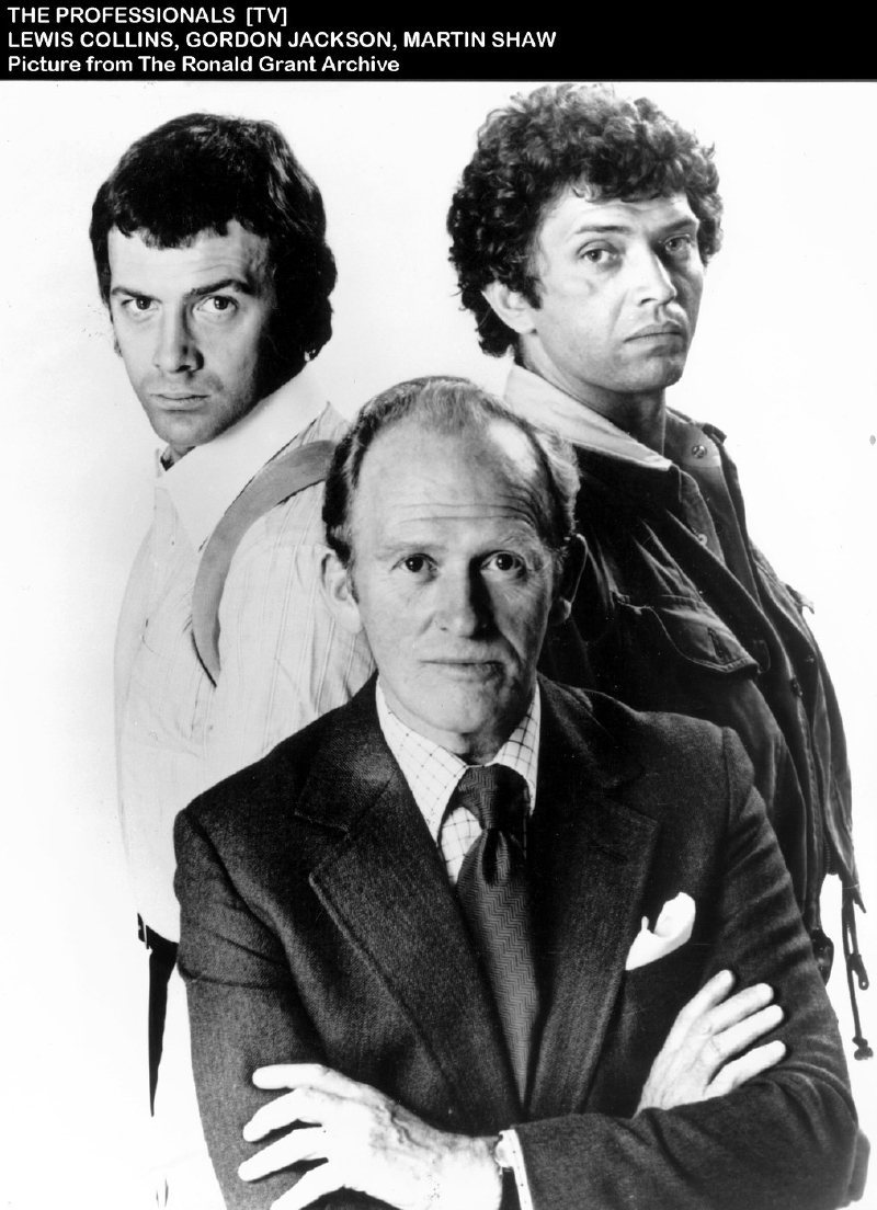 Profesionálové si mezi diváky získali oblibu. Lewis Collins vlevo.