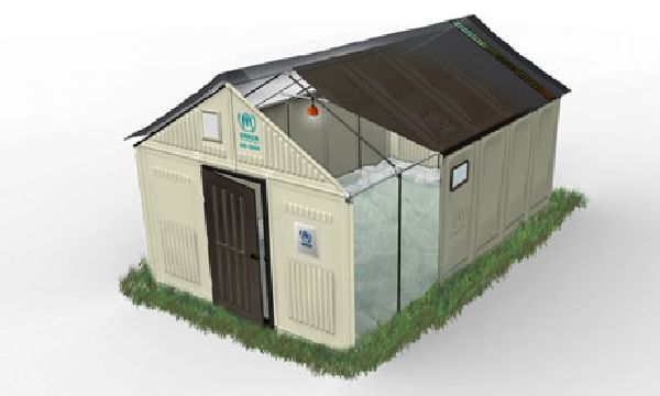 S IKEA v běženeckém tábože. S IKEA v běženeckém tábože.