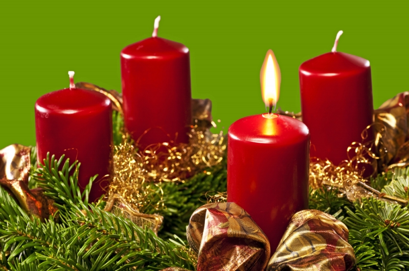 Dnes se zapaluje první svíčka na adventním věnci (ilustrační foto). Dnes se zapaluje první svíčka na adventním věnci (ilustrační foto).