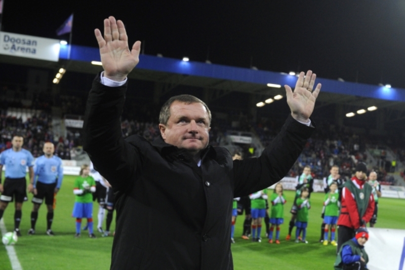 Trenér Viktorie Pavel Vrba se loučí s plzeňskými fanoušky.
