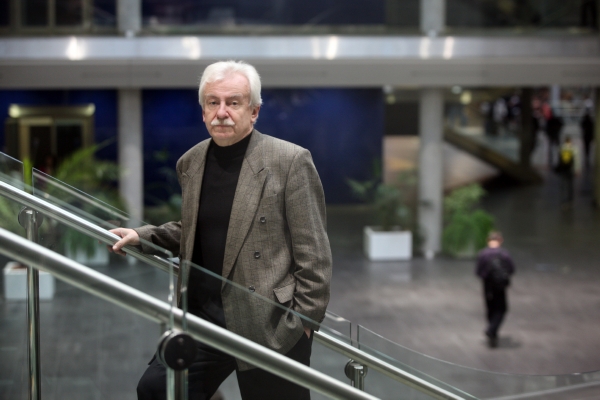 Stávajícímu rektorovi VŠE Richardu Hindlsovi vyprší mandát 31. ledna 2014.