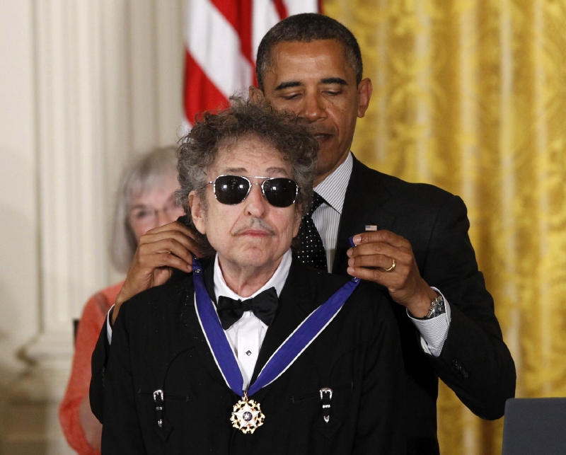 Bob Dylan byl oceněn prezidentem Barackem Obamou.