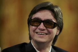 Filinovi po útoku téměř přišel o zrak a musel se podrobit více než dvěma desítkám operací.