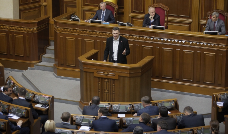 Nejhlasitějším kritikem vlády je vůdce opozičního hnutí UDAR Vitalij Kličko.