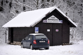 Nákladové překladiště Chata Bumbálka, u kterého se zřítila lanovka s pěti lidmi. Nákladové překladiště Chata Bumbálka, u kterého se zřítila lanovka s pěti lidmi.