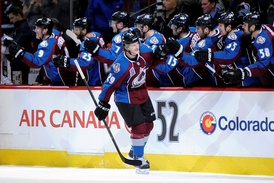 Coloradský Nathan MacKinnon.