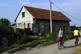 Sousedé netušili, že žena čekala dvojčata.