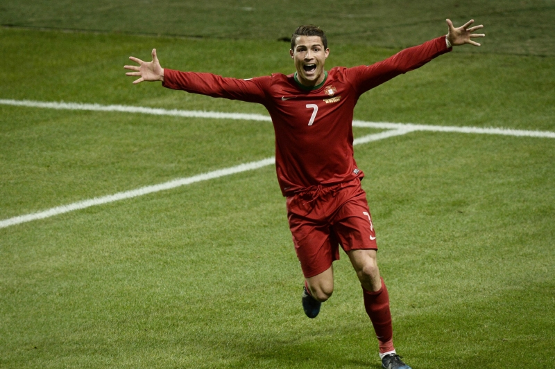 Portugalská "star" Cristiano Ronaldo netrpělivě vyhlíží los. Portugalská "star" Cristiano Ronaldo netrpělivě vyhlíží los.