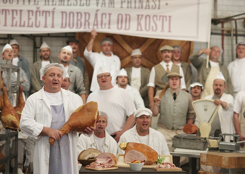 Řezníci z reklamy společnosti Kostelecké uzeniny.